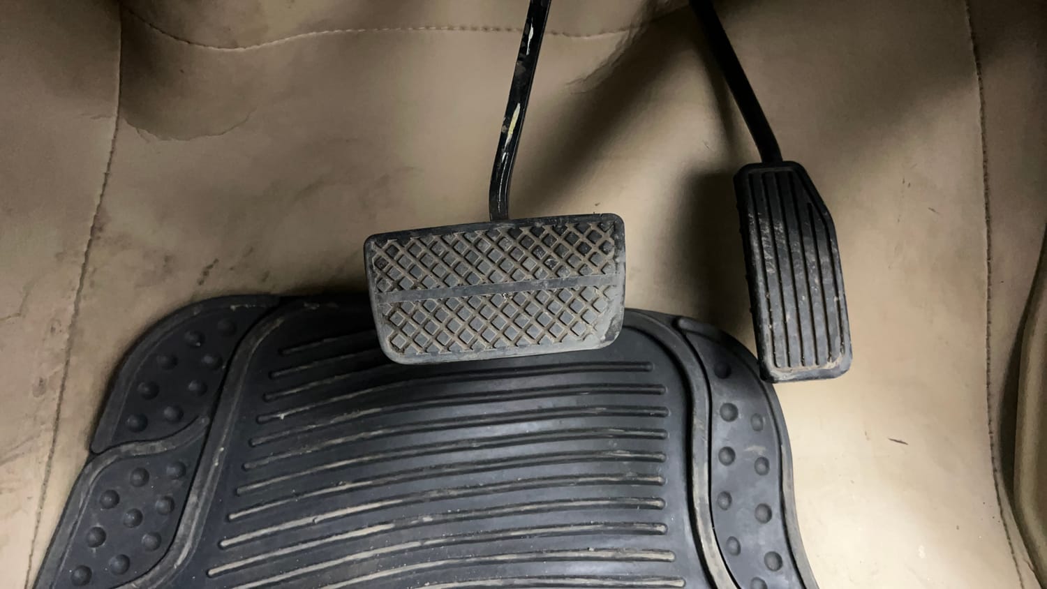 Used 2015 Honda Brio VX AT Petrol Automatic interior PEDALS VIEW