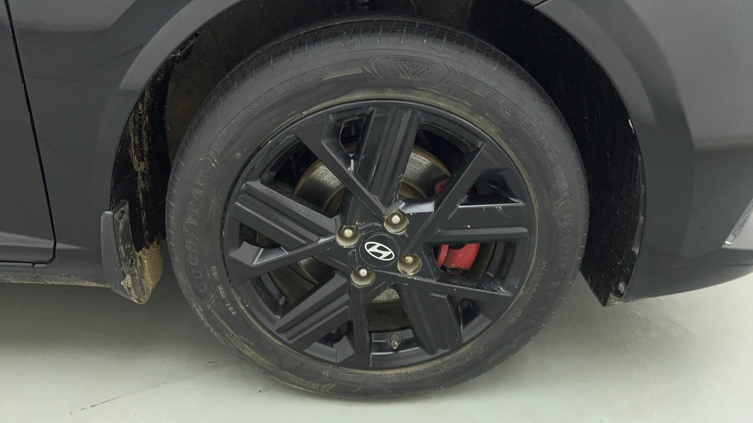 Used 2024 Hyundai Verna SX (O) 1.5 Turbo Petrol MT Petrol Manual tyres RIGHT FRONT TYRE RIM VIEW