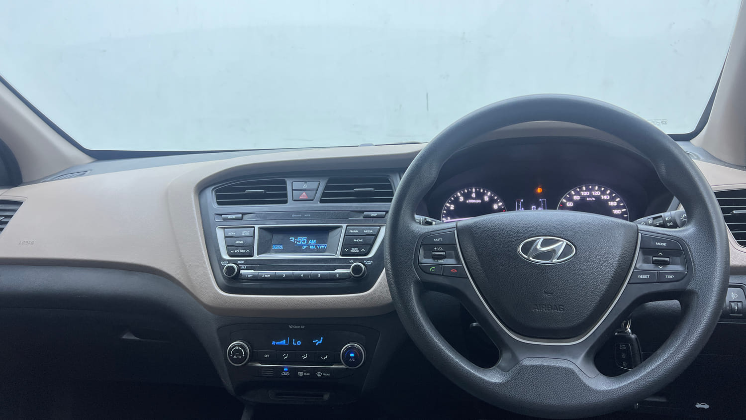 Used 2017 Hyundai Elite i20 Sportz 1.2 Petrol Manual interior DASHBOARD VIEW