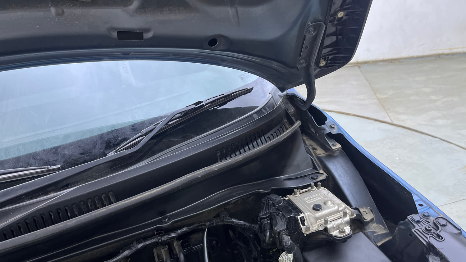 Used 2018 Maruti Suzuki Ignis Zeta 1.2 AMT Petrol Automatic engine ENGINE LEFT SIDE HINGE & APRON VIEW