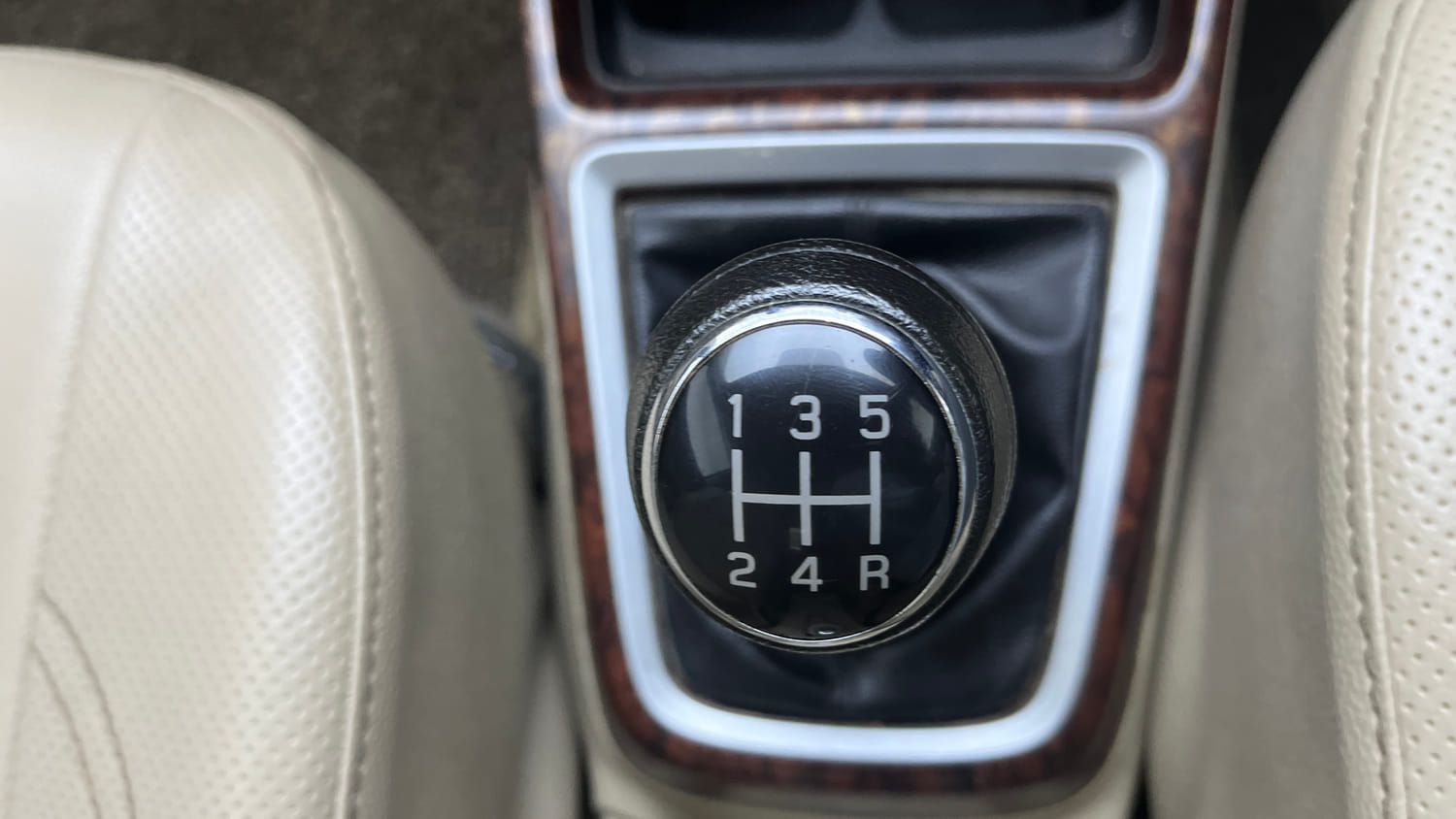 Used 2020 Maruti Suzuki Dzire VXi Petrol Manual interior GEAR  KNOB VIEW