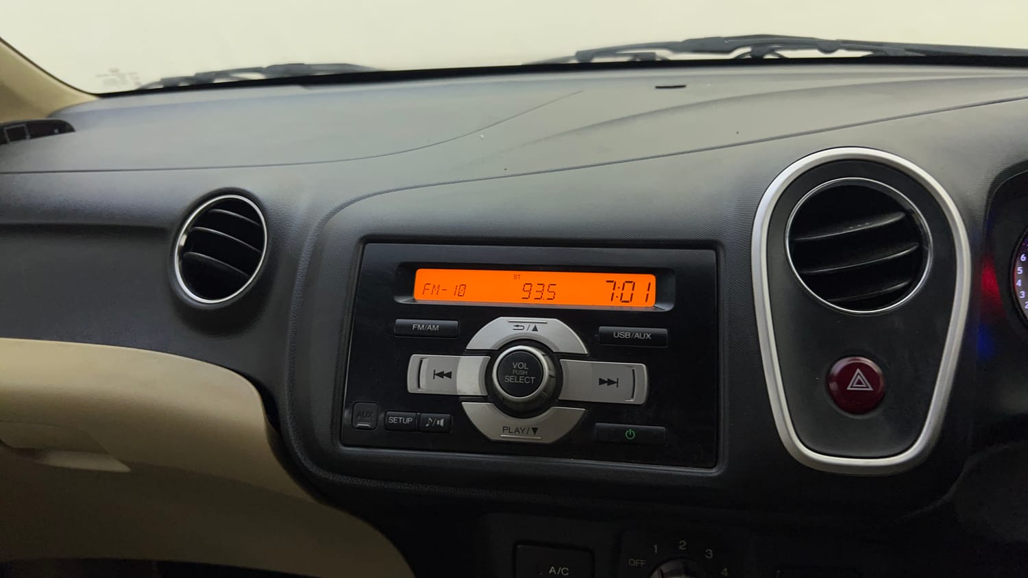 Used 2015 Honda Mobilio S Petrol Petrol Manual top_features Integrated (in-dash) music system