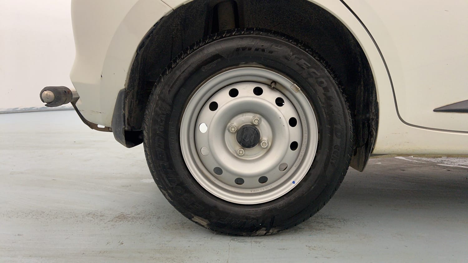 Used 2025 Maruti Suzuki Swift LXi Petrol Manual tyres RIGHT REAR TYRE RIM VIEW