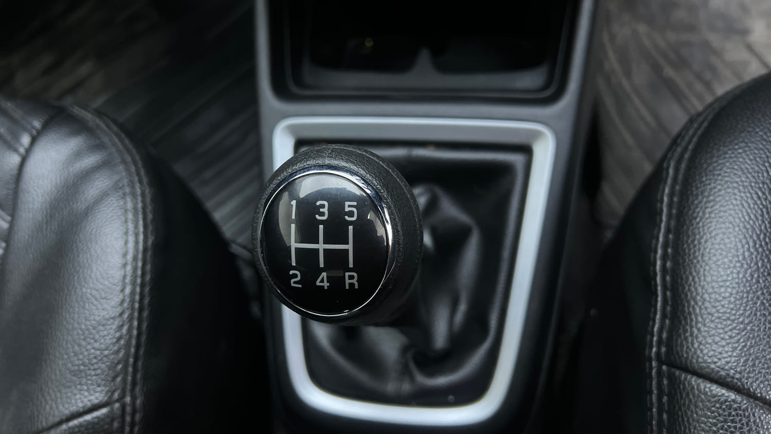 Used 2019 Maruti Suzuki Swift VDi Diesel Manual interior GEAR  KNOB VIEW