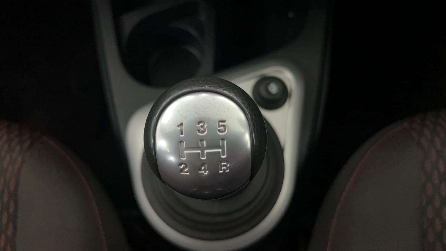 Used 2012 Ford Figo Duratec Petrol ZXI 1.2 Petrol Manual interior GEAR  KNOB VIEW