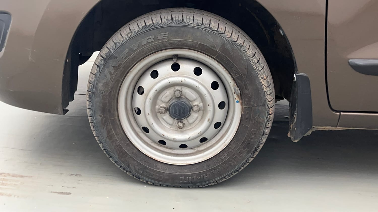 Used 2016 Maruti Suzuki Wagon R LXI Petrol Manual tyres LEFT FRONT TYRE RIM VIEW