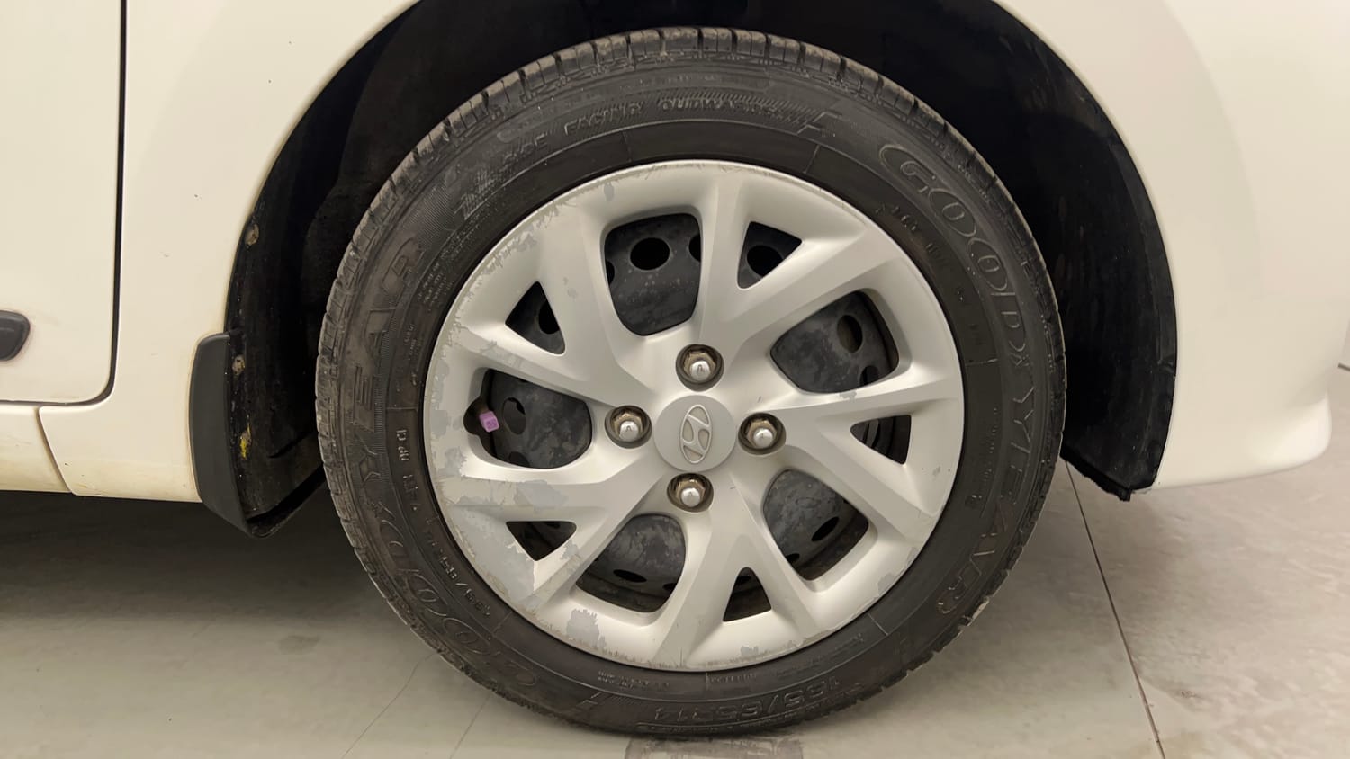 Used 2019 Hyundai Grand i10 Sportz 1.2 Kappa VTVT Petrol Manual tyres RIGHT FRONT TYRE RIM VIEW
