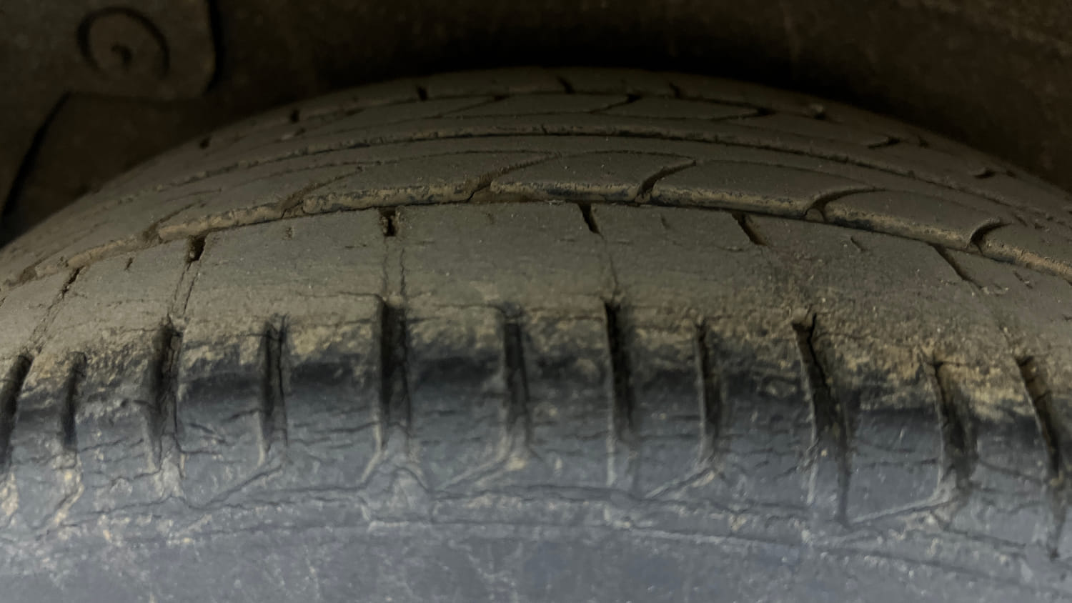Used 2014 Hyundai Verna Fluidic 1.6 VTVT SX AT Petrol Automatic tyres RIGHT REAR TYRE TREAD VIEW