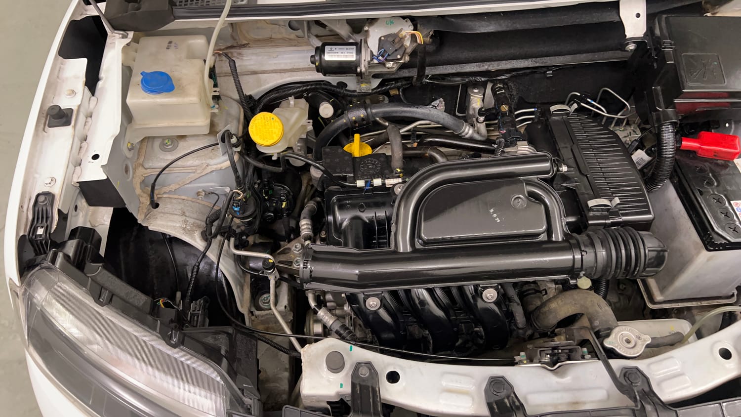 Used 2024 Renault Kwid RXT 1.0 Petrol Manual engine ENGINE RIGHT SIDE VIEW