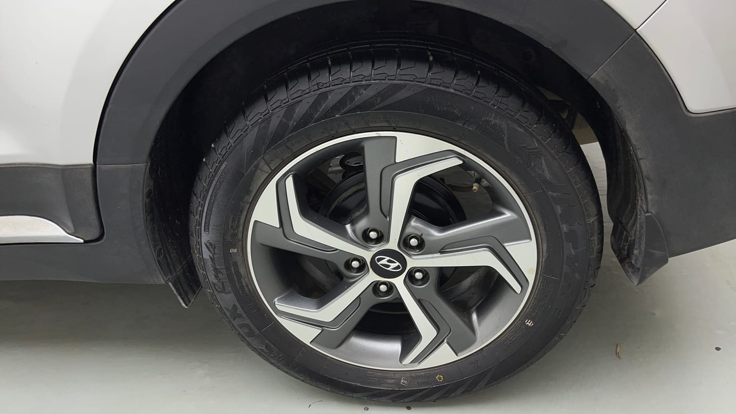 Used 2018 Hyundai Creta SX 1.6 AT CRDi Diesel Automatic tyres LEFT REAR TYRE RIM VIEW