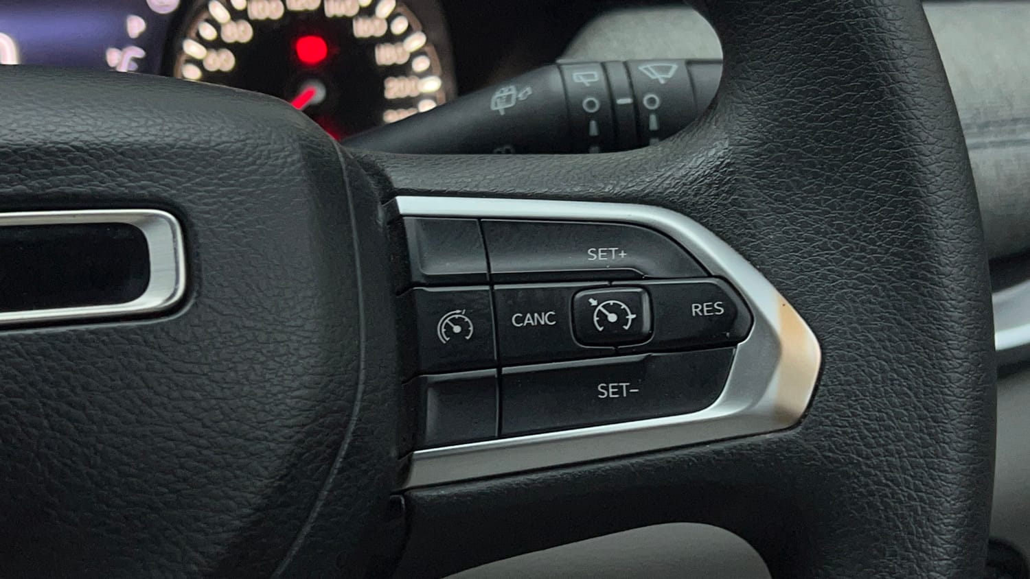 Used 2021 Jeep Compass Longitude (O) 1.4 Petrol DCT Petrol Automatic top_features Cruise control