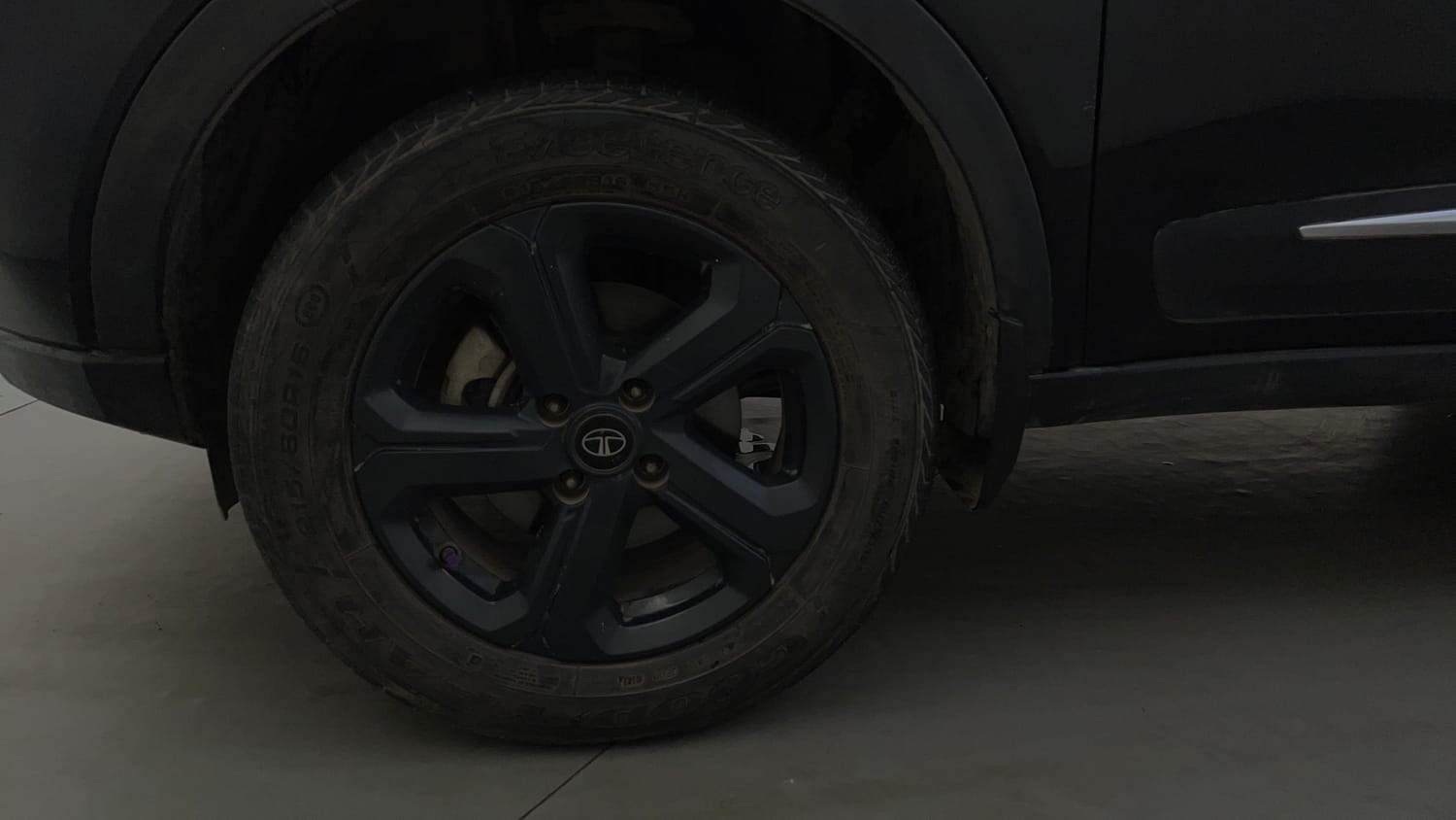 Used 2022 Tata Nexon XZ Plus (O) Dark Edition Petrol Manual tyres LEFT FRONT TYRE RIM VIEW