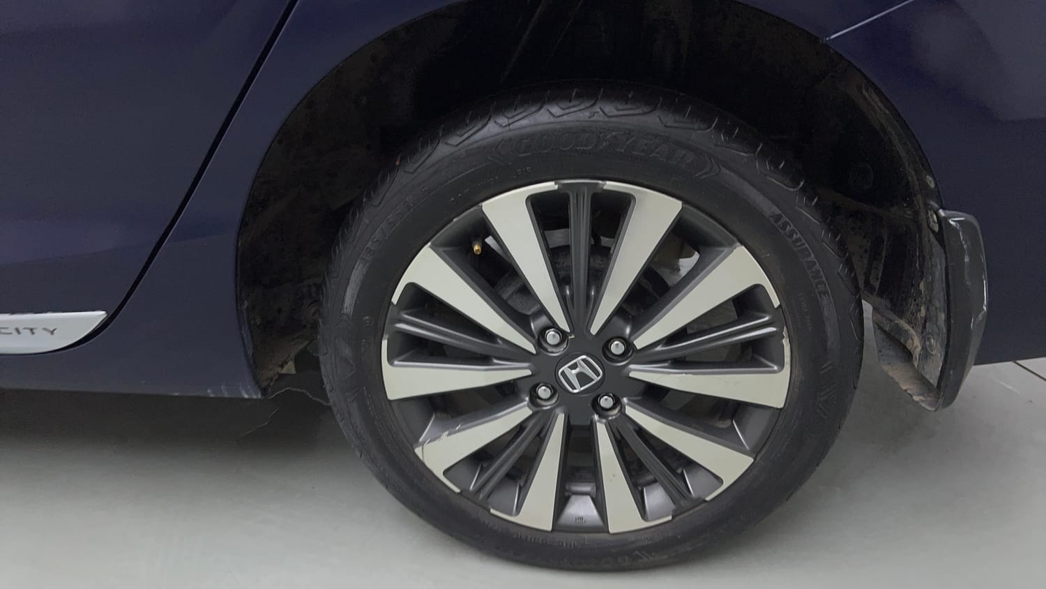 Used 2023 Honda City ZX Petrol MT Petrol Manual tyres LEFT REAR TYRE RIM VIEW