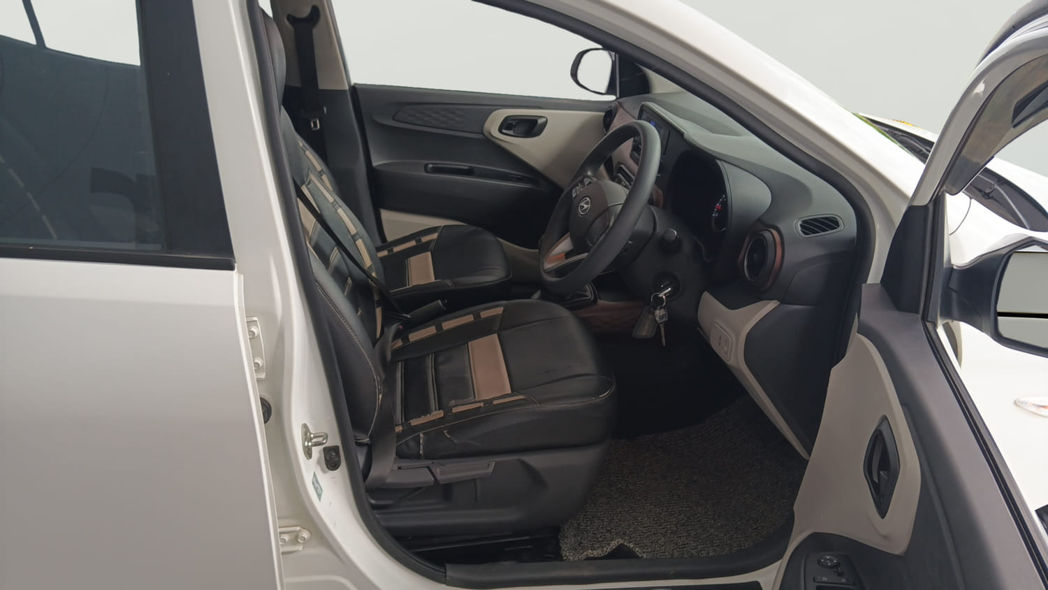 Used 2022 Hyundai Aura S 1.2 CNG Cng Manual interior RIGHT SIDE FRONT DOOR CABIN VIEW
