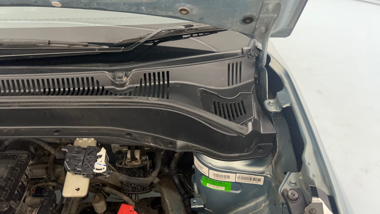 Used 2022 Tata Punch Accomplished MT Petrol Manual engine ENGINE LEFT SIDE HINGE & APRON VIEW
