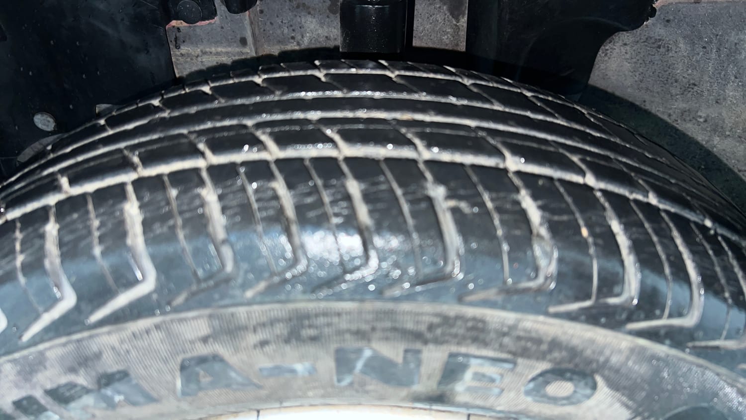 Used 2016 Renault Kwid RXT Petrol Manual tyres LEFT FRONT TYRE TREAD VIEW