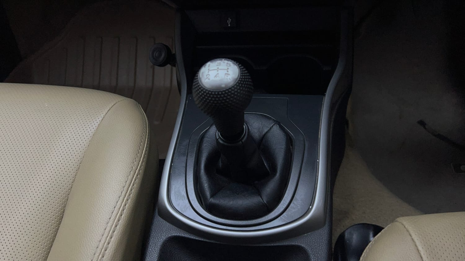 Used 2019 Honda City V Petrol Petrol Manual interior GEAR  KNOB VIEW