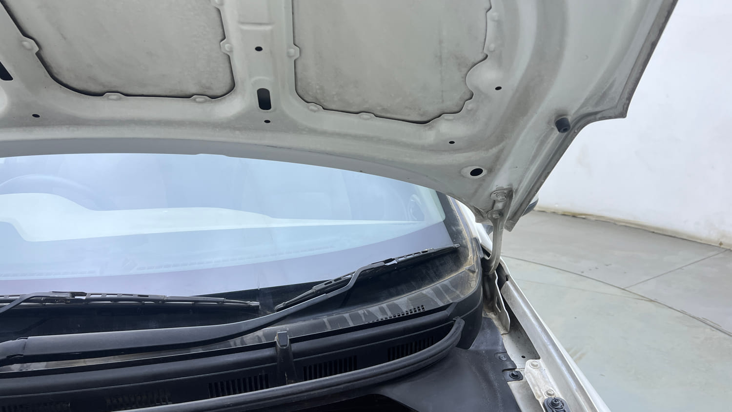 Used 2017 Hyundai Elite i20 Sportz 1.2 Petrol Manual engine ENGINE LEFT SIDE HINGE & APRON VIEW