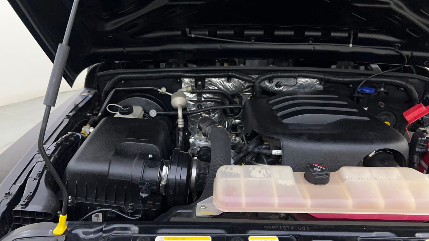 Used 2021 mahindra Thar LX Hard Top Petrol AT 4WD Petrol Automatic engine ENGINE RIGHT SIDE HINGE & APRON VIEW