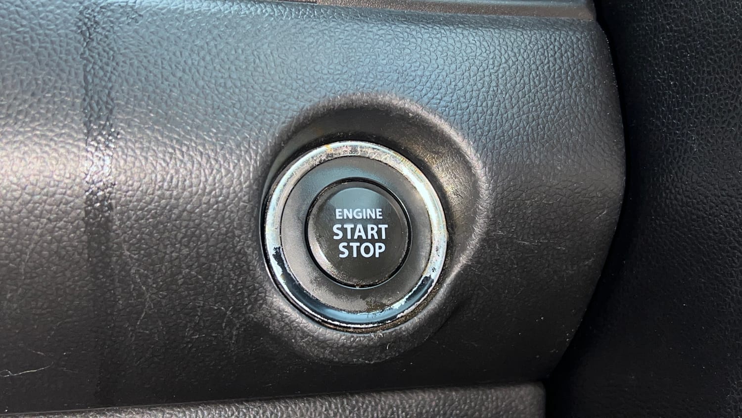 Used 2018 Maruti Suzuki Swift ZXi AMT Petrol Automatic top_features Keyless start
