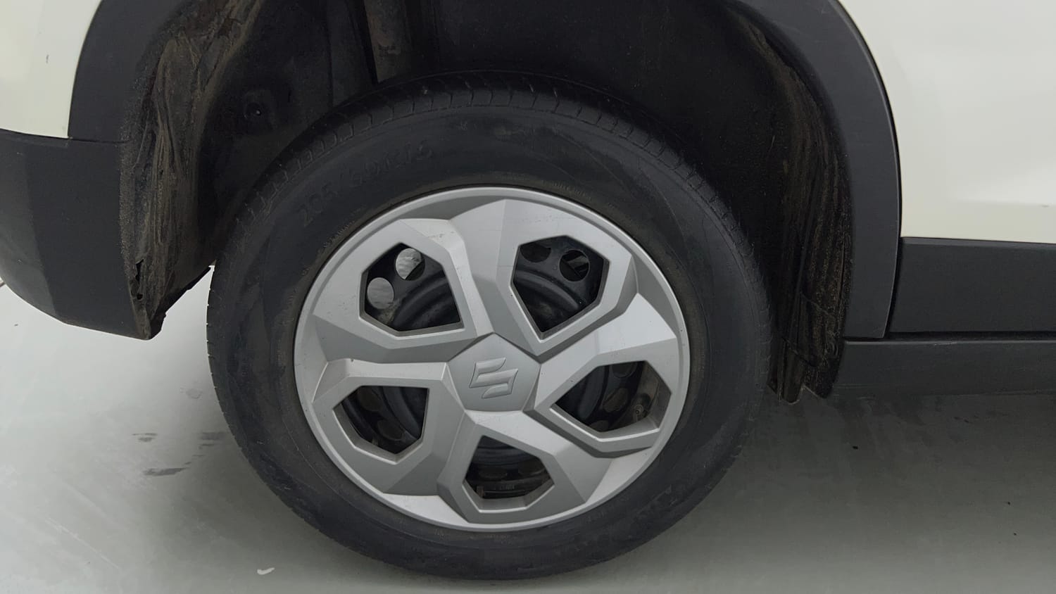 Used 2022 maruti-suzuki Vitara Brezza VXi Petrol Manual tyres RIGHT REAR TYRE RIM VIEW