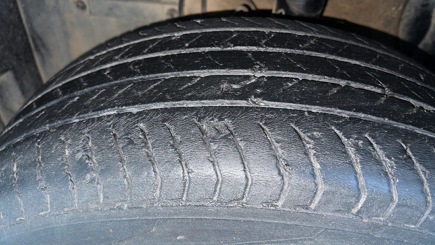 Used 2022 maruti-suzuki Vitara Brezza VXi Petrol Manual tyres LEFT FRONT TYRE TREAD VIEW