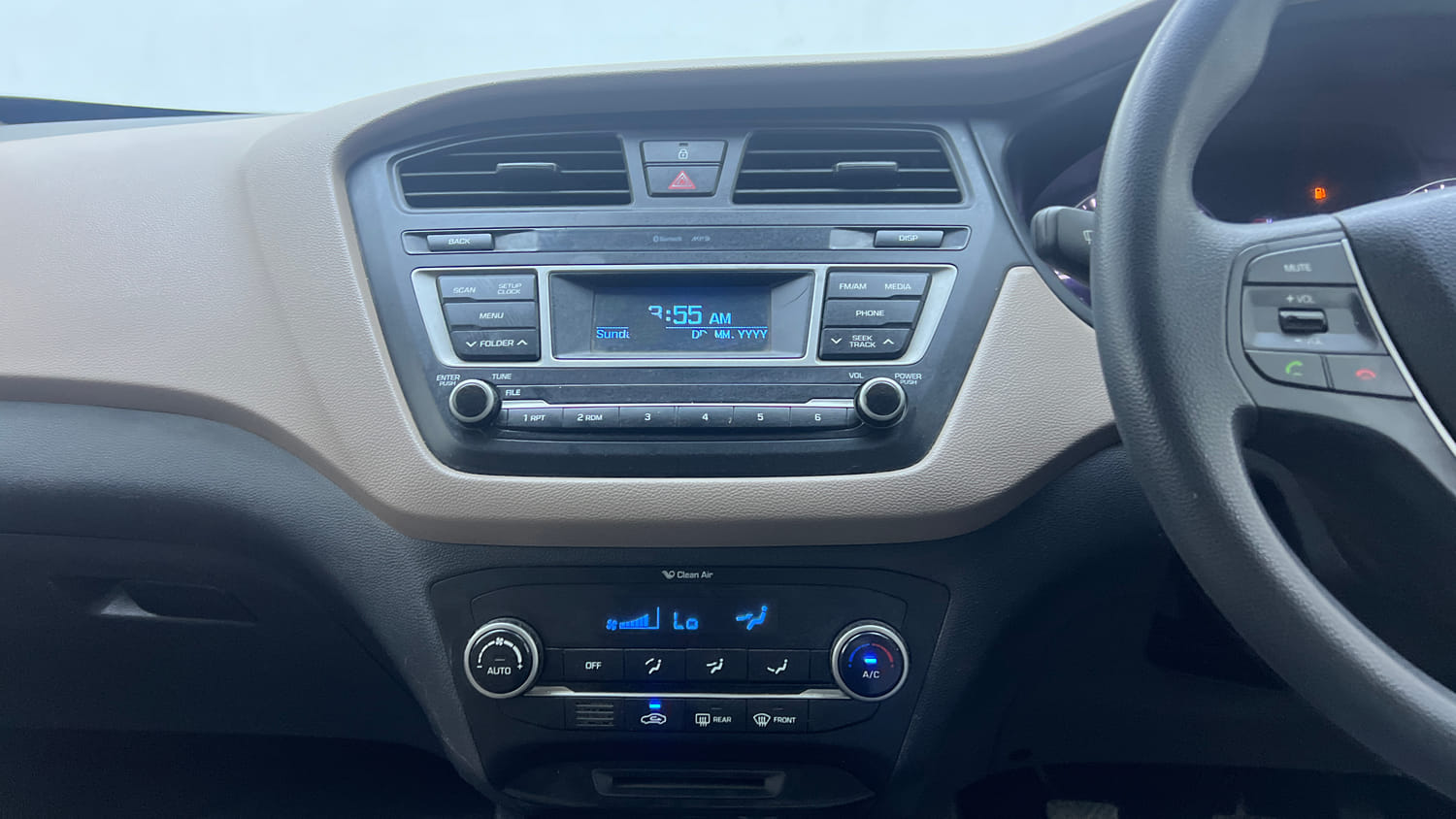 Used 2017 Hyundai Elite i20 Sportz 1.2 Petrol Manual interior MUSIC SYSTEM & AC CONTROL VIEW