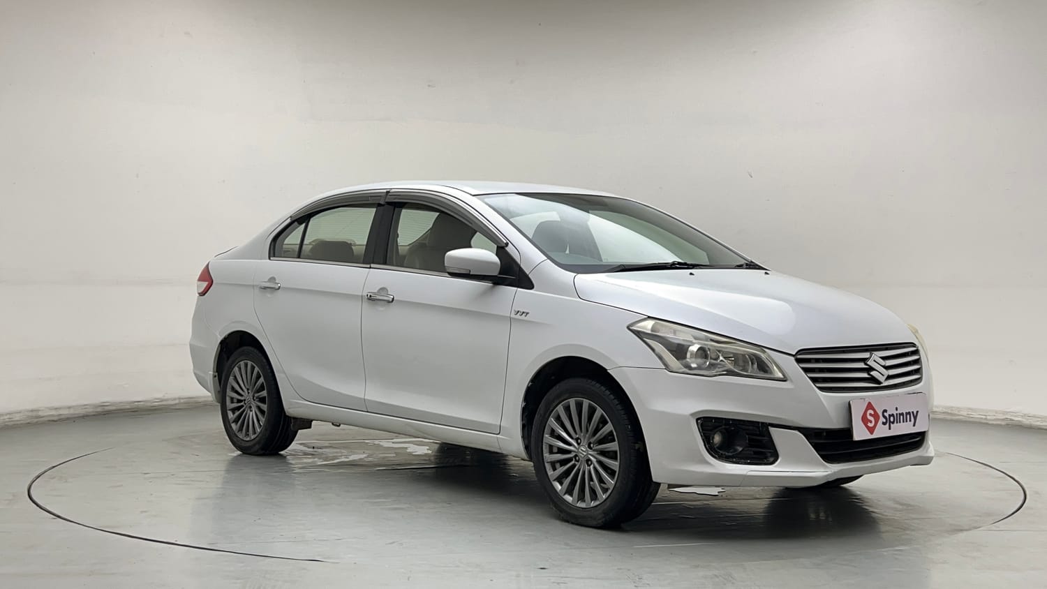 Used 2015 Maruti Suzuki Ciaz ZXI+ Petrol Manual exterior RIGHT FRONT CORNER VIEW