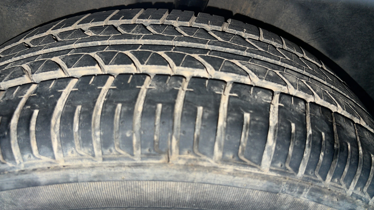 Used 2013 Volkswagen Polo Highline1.2L (P) Petrol Manual tyres RIGHT REAR TYRE TREAD VIEW