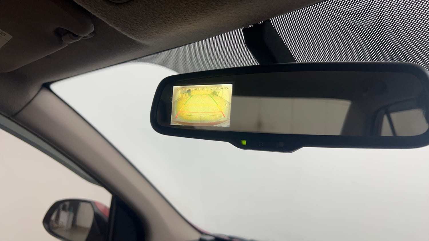 Used 2014 Hyundai Xcent SX 1.2 (O) Petrol Manual top_features Rear camera