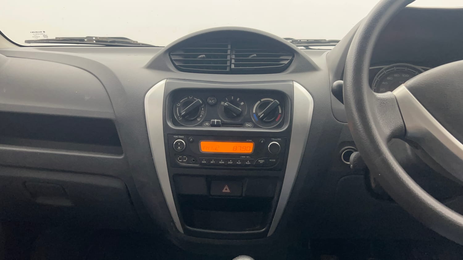 Used 2019 Maruti Suzuki Alto 800 VXi (O) Petrol Manual top_features Integrated (in-dash) music system