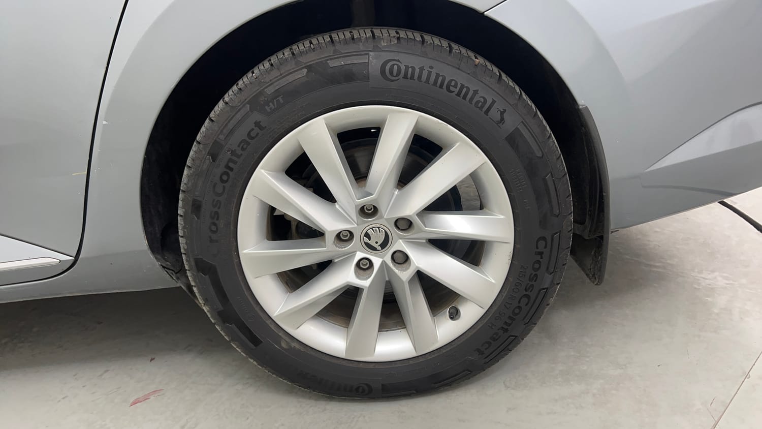 Used 2019 Skoda Superb L&K TDI AT Diesel Automatic tyres LEFT REAR TYRE RIM VIEW