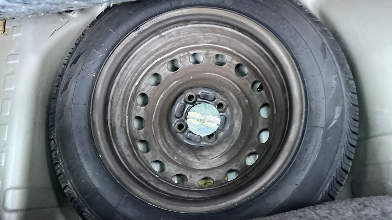 Used 2015 Honda Brio S MT Petrol Manual tyres SPARE TYRE VIEW
