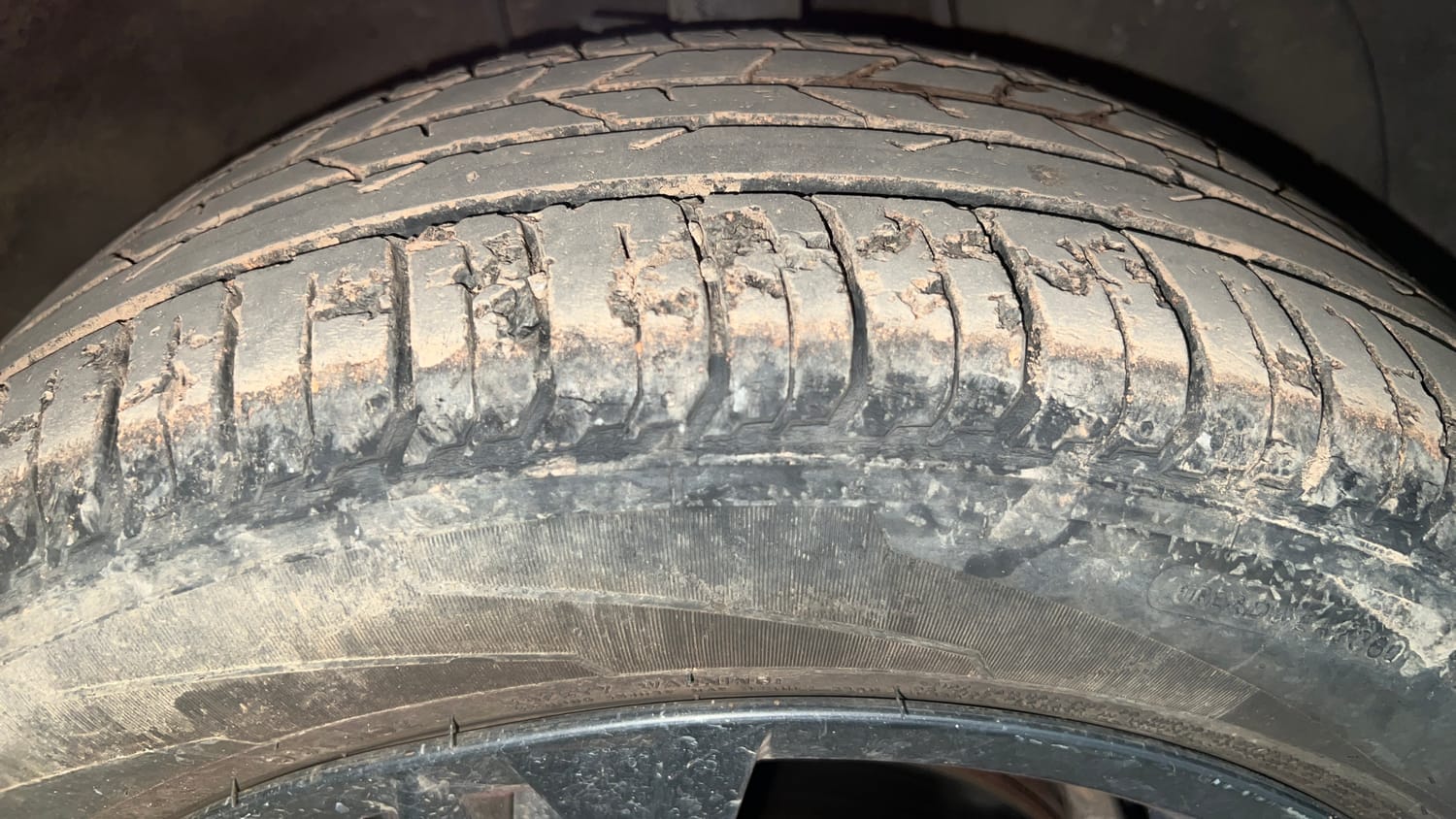Used 2021 Hyundai i20 Sportz 1.2 MT Petrol Manual tyres RIGHT FRONT TYRE TREAD VIEW