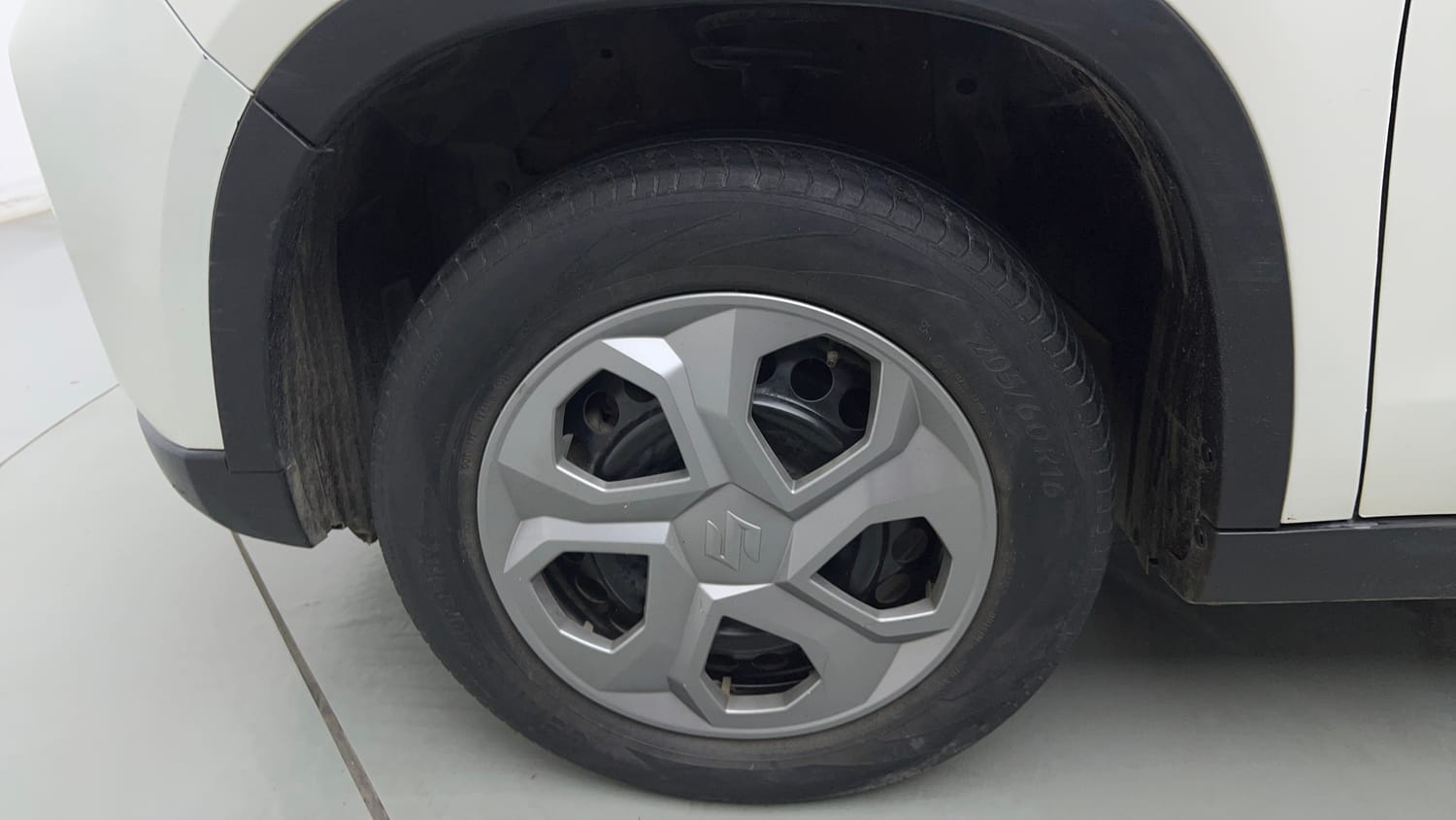 Used 2022 maruti-suzuki Vitara Brezza VXi Petrol Manual tyres LEFT FRONT TYRE RIM VIEW