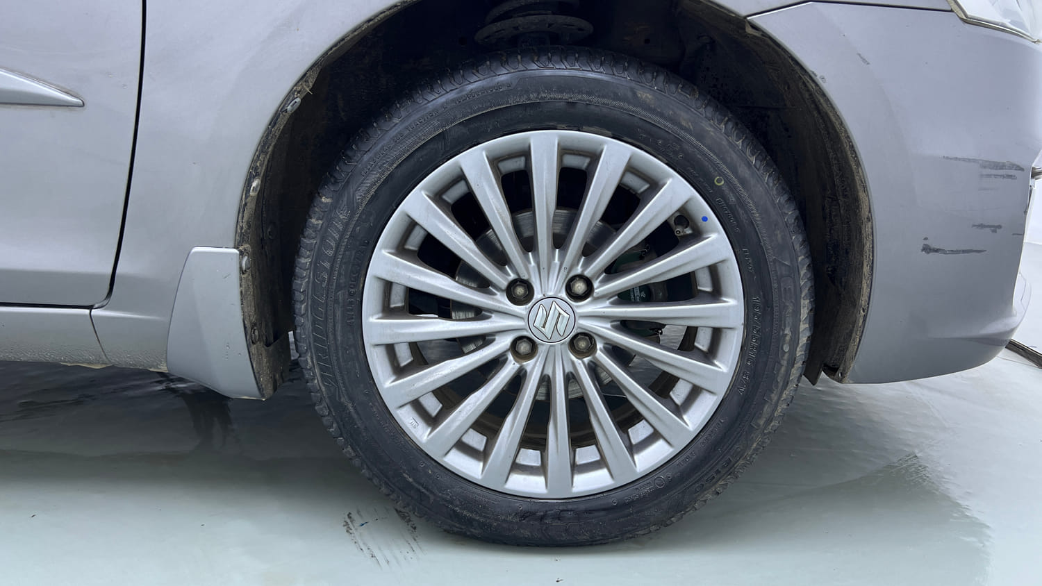 Used 2017 Maruti Suzuki Ciaz ZXI+ Petrol Manual tyres RIGHT FRONT TYRE RIM VIEW
