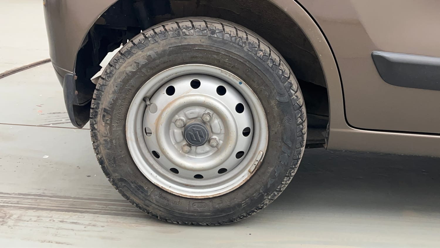 Used 2016 Maruti Suzuki Wagon R LXI Petrol Manual tyres RIGHT REAR TYRE RIM VIEW