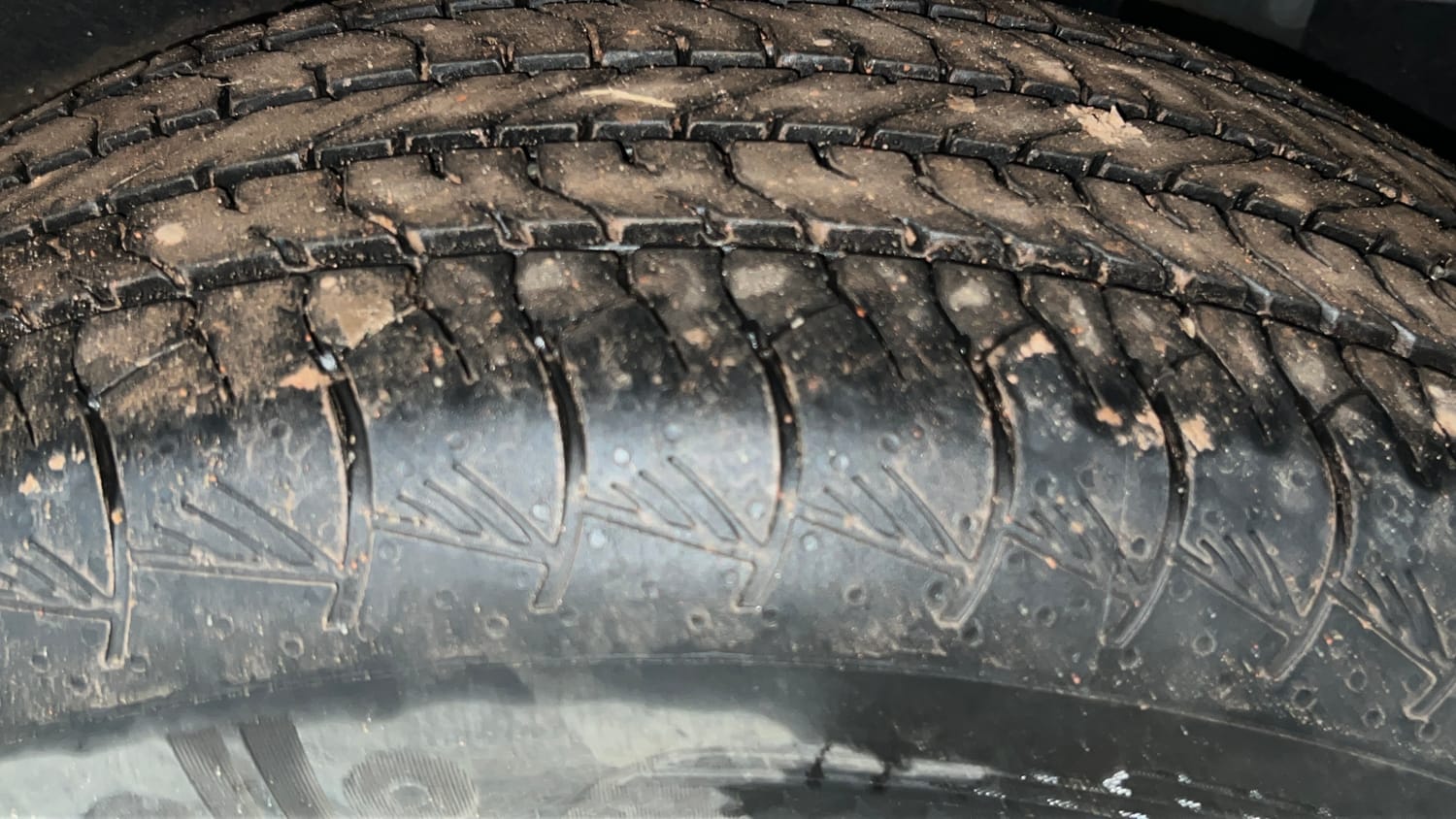 Used 2023 Hyundai Alcazar Platinum 7 STR 1.5 Turbo Petrol Petrol Manual tyres LEFT REAR TYRE TREAD VIEW