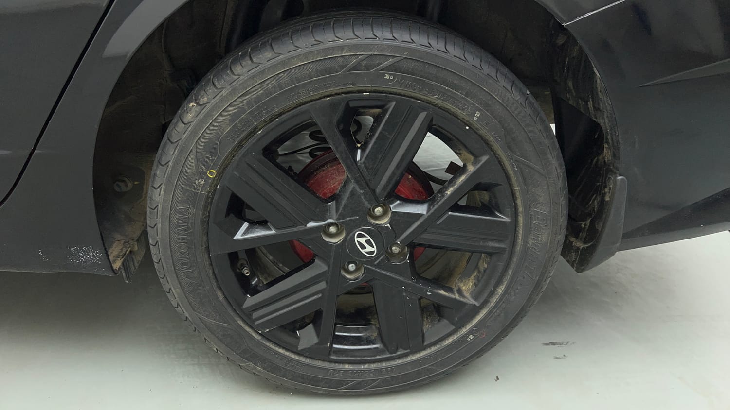 Used 2024 Hyundai Verna SX (O) 1.5 Turbo Petrol MT Petrol Manual tyres LEFT REAR TYRE RIM VIEW