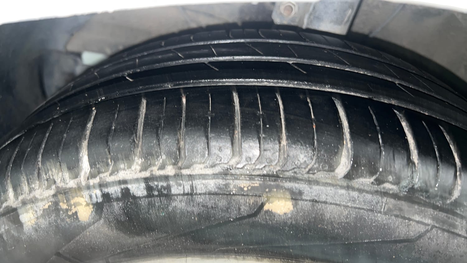 Used 2018 Maruti Suzuki Dzire ZDi Plus AMT Diesel Automatic tyres LEFT FRONT TYRE TREAD VIEW