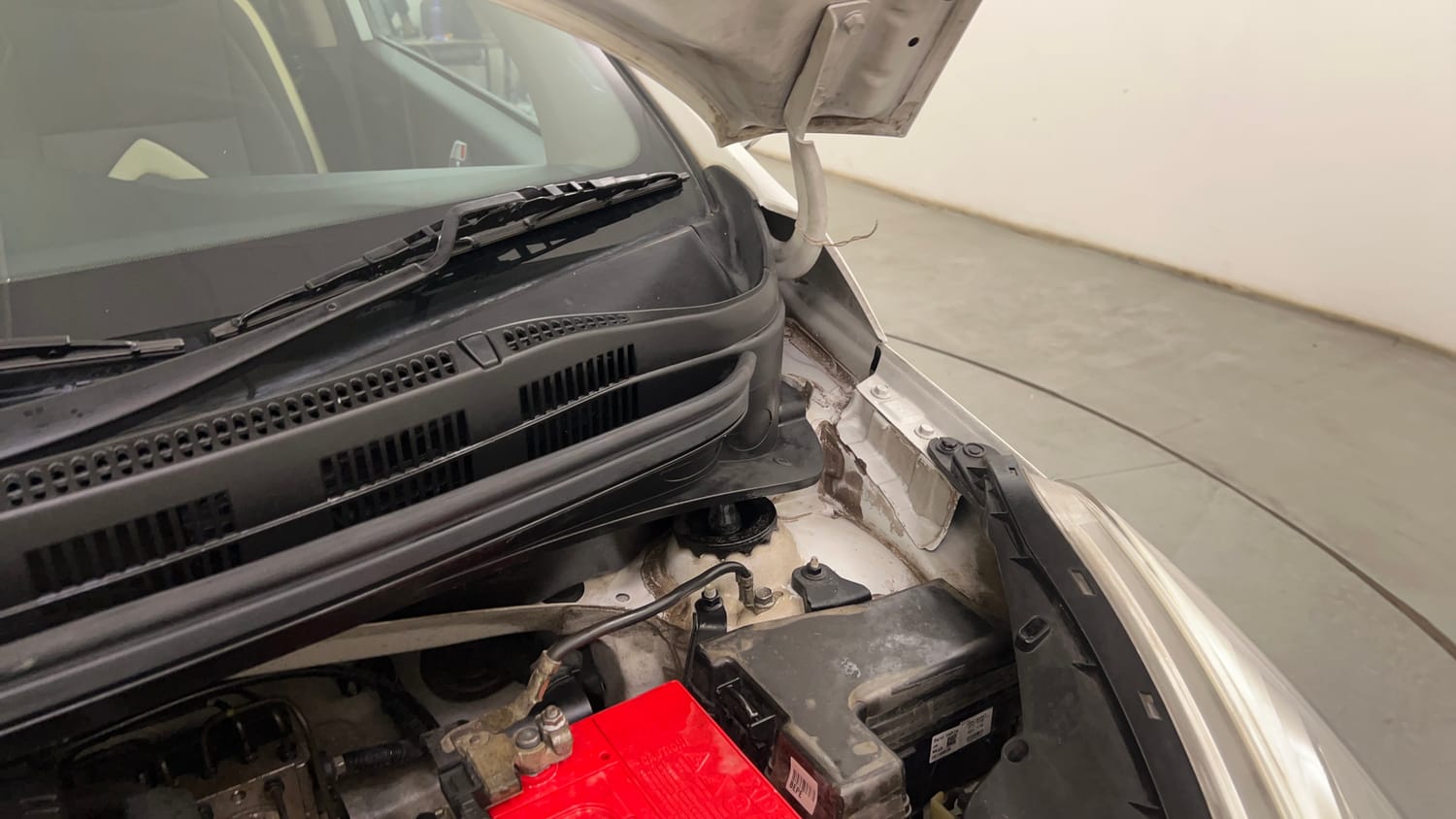 Used 2019 Hyundai Grand i10 Sportz 1.2 Kappa VTVT Petrol Manual engine ENGINE LEFT SIDE HINGE & APRON VIEW