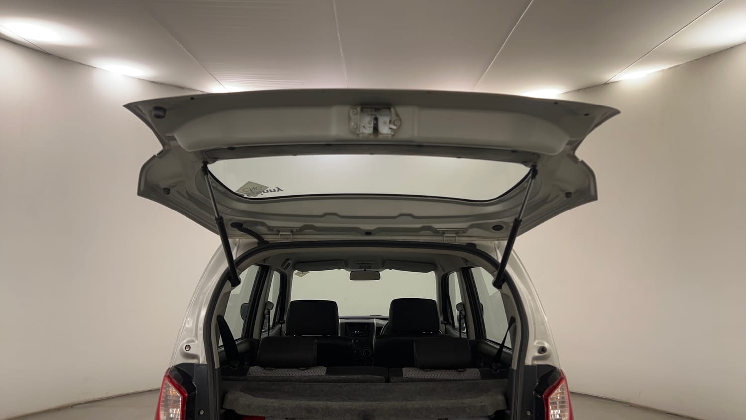 Used 2012 Maruti Suzuki Wagon R 1.0 LXi CNG Cng Manual interior DICKY DOOR OPEN VIEW