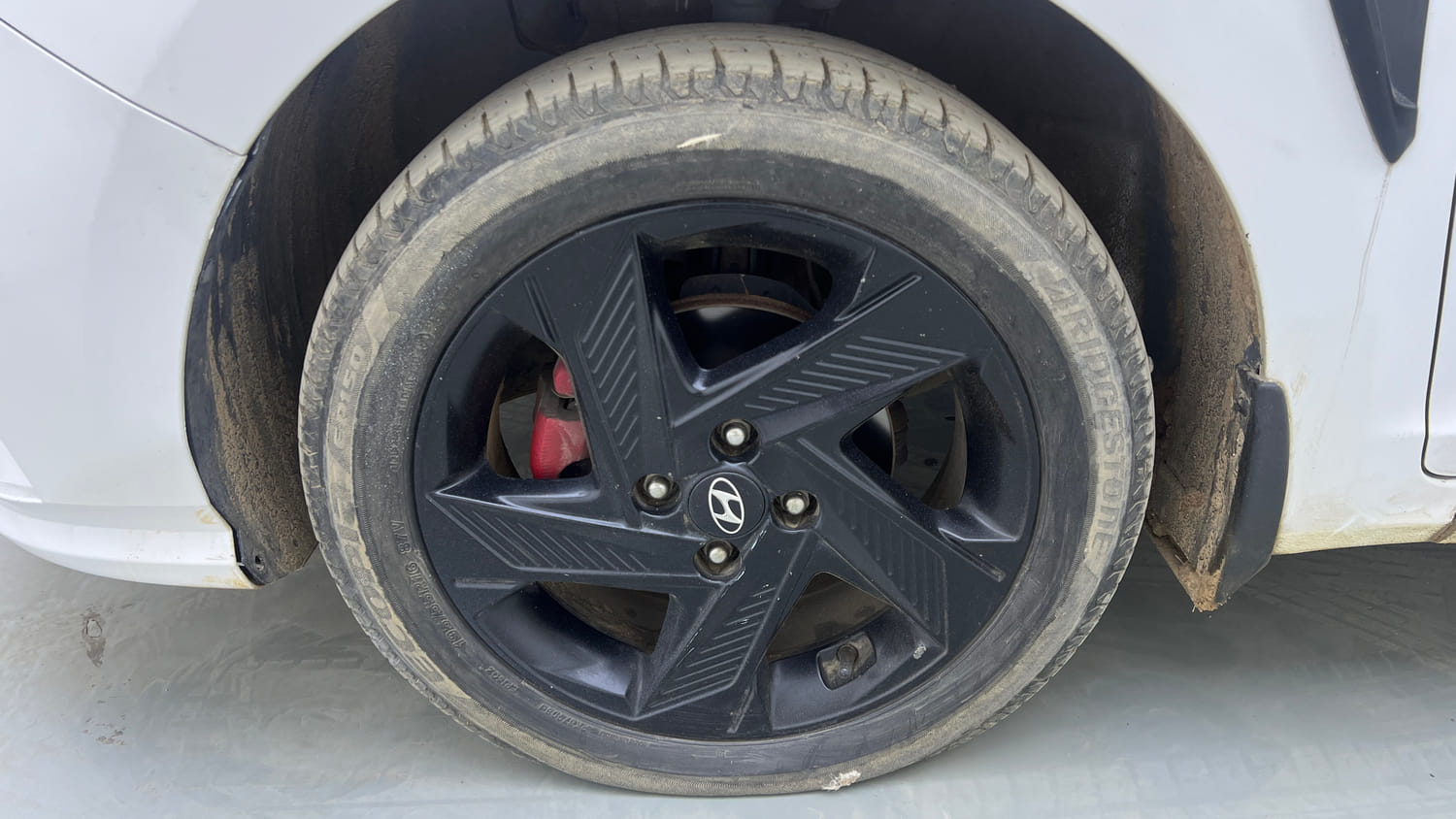 Used 2021 Hyundai Verna SX 1.5 VTVT IVT Petrol Automatic tyres LEFT FRONT TYRE RIM VIEW