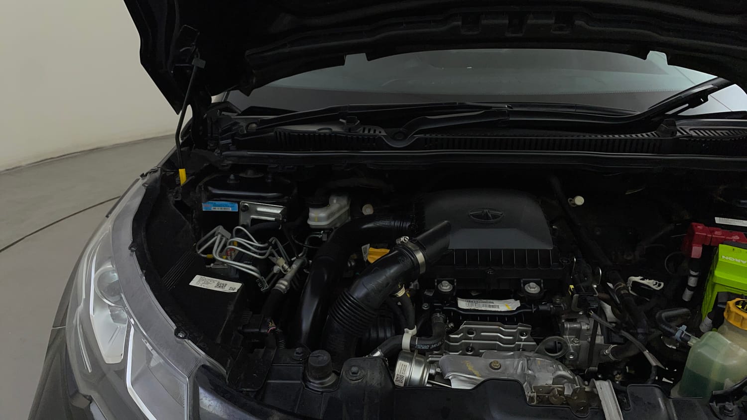 Used 2022 Tata Nexon XZ Plus (O) Dark Edition Petrol Manual engine ENGINE RIGHT SIDE HINGE & APRON VIEW