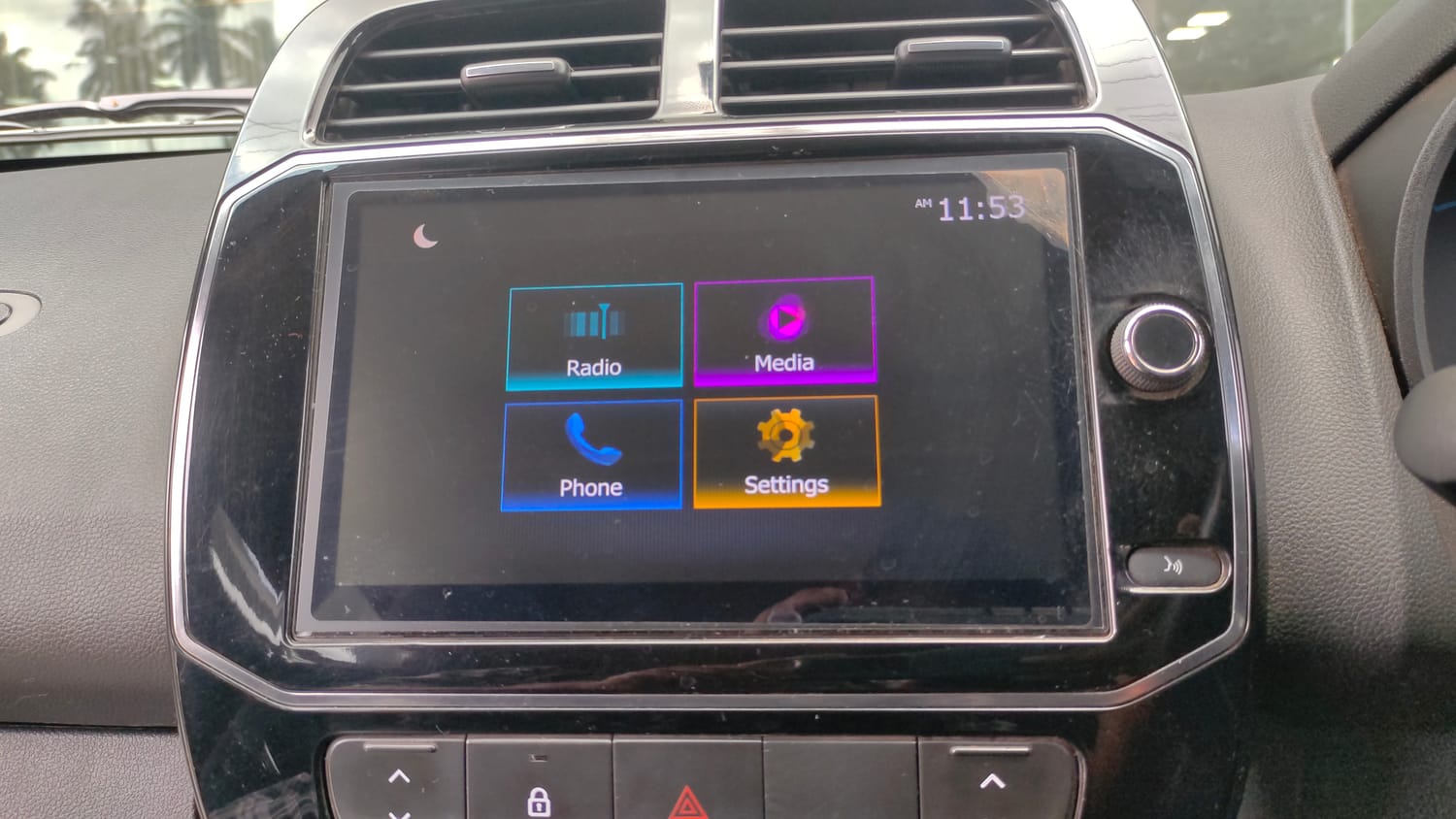 Used 2022 Renault Kwid RXT 1.0 AMT Petrol Automatic top_features Integrated (in-dash) music system