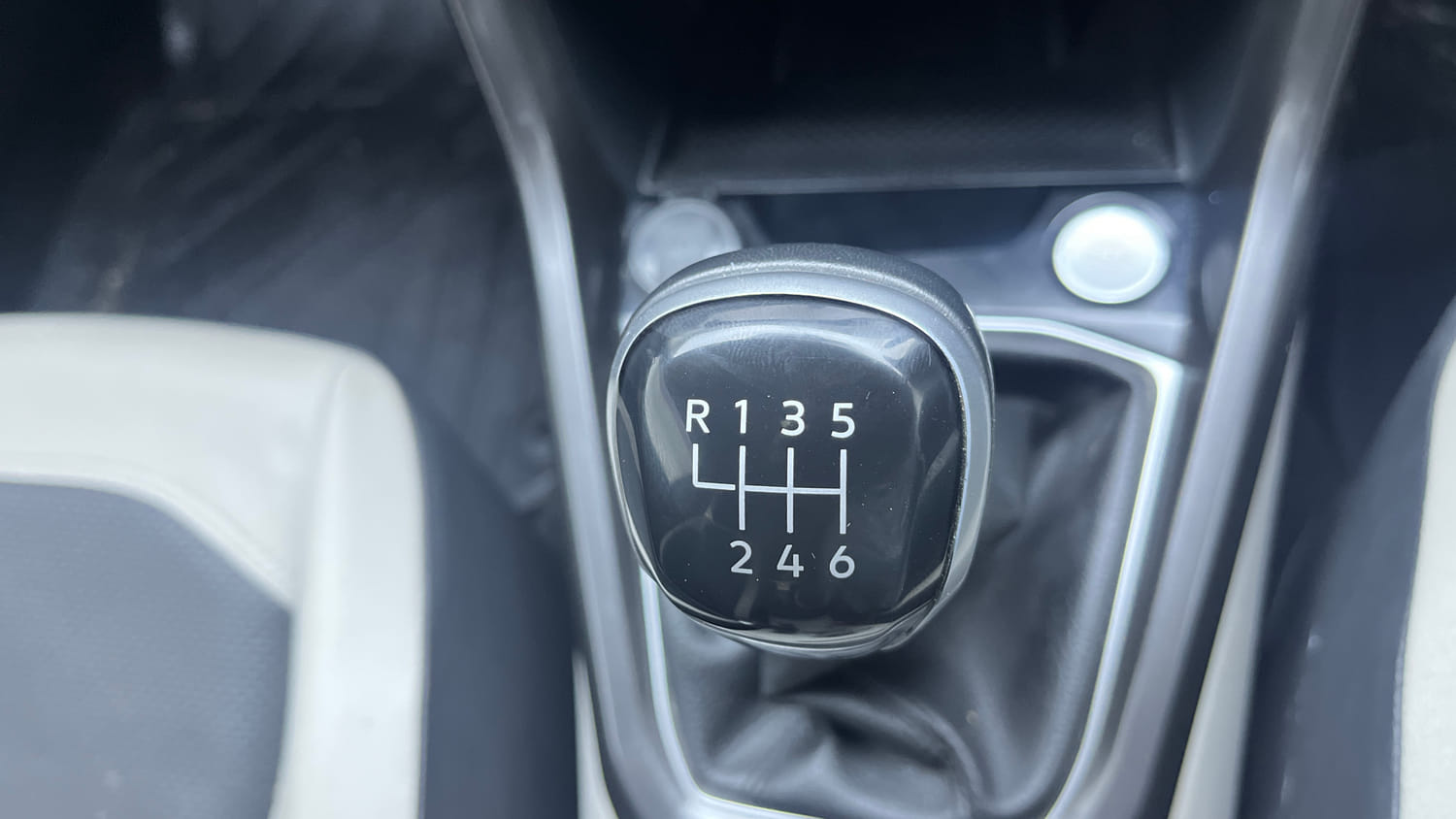 Used 2023 Volkswagen Taigun Topline 1.0 TSI MT Petrol Manual interior GEAR  KNOB VIEW