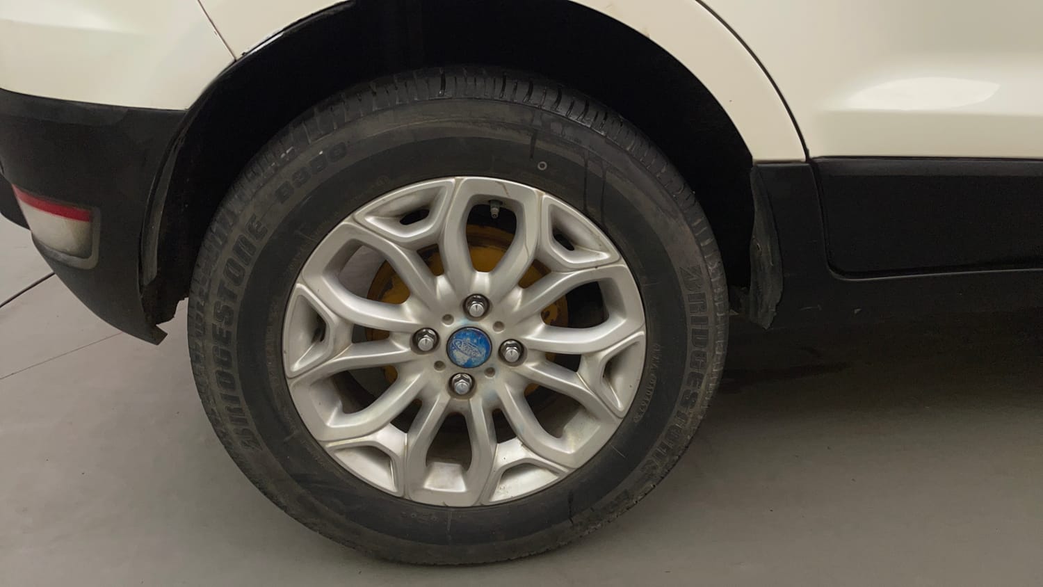 Used 2015 Ford EcoSport Titanium 1.5L Ti-VCT AT Petrol Automatic tyres RIGHT REAR TYRE RIM VIEW