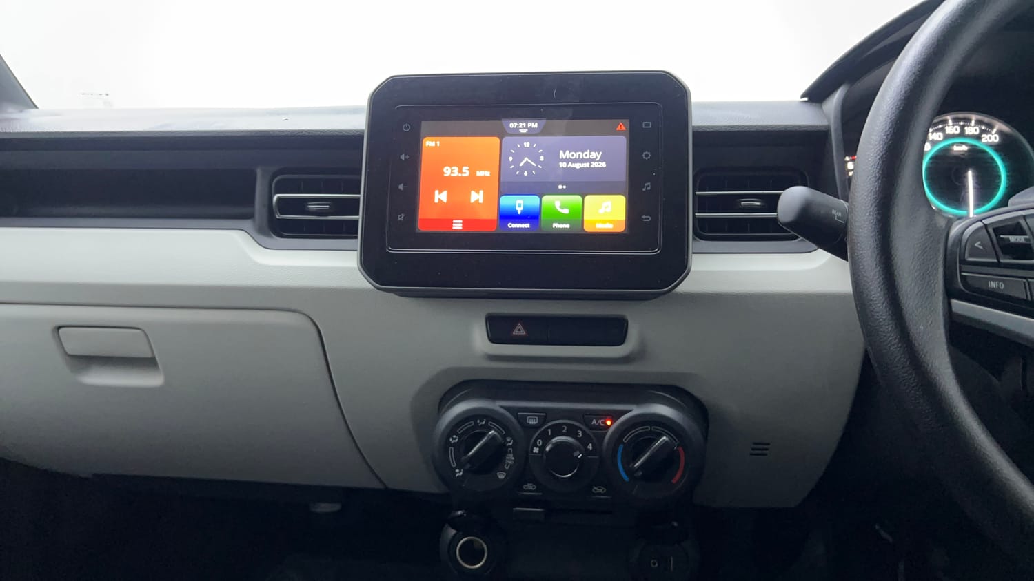 Used 2025 Maruti Suzuki Ignis Zeta 1.2 MT Petrol Manual top_features Integrated (in-dash) music system