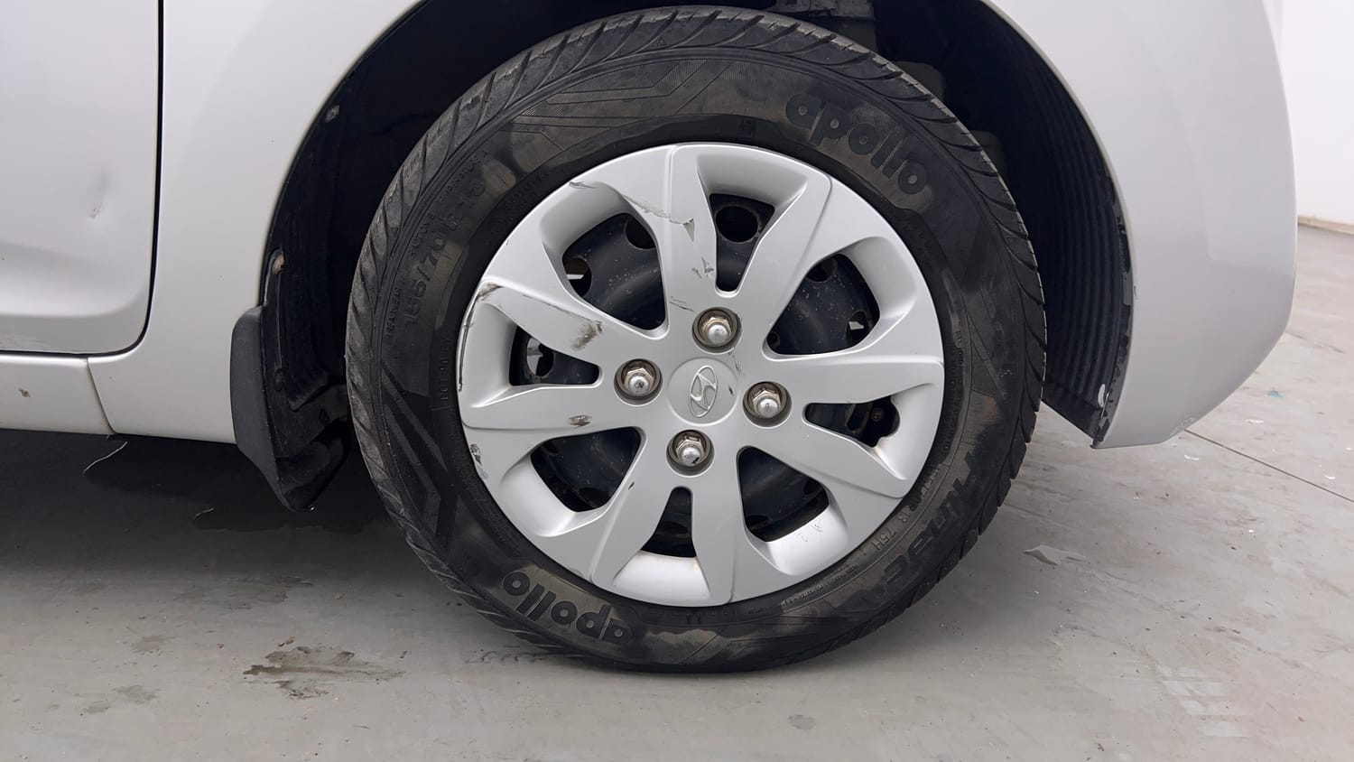 Used 2015 Hyundai Eon Magna + Petrol Manual tyres RIGHT FRONT TYRE RIM VIEW