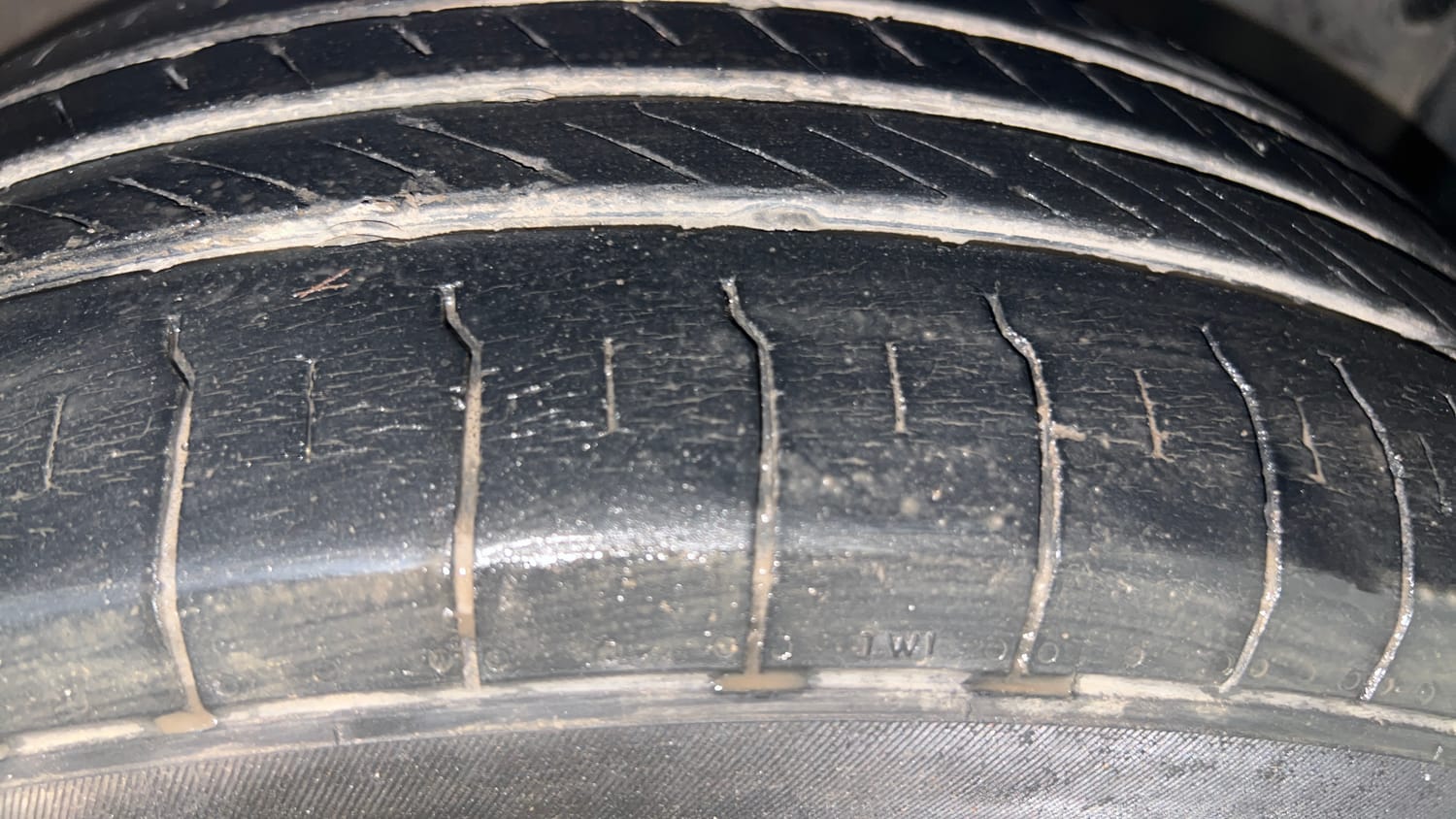 Used 2015 Honda City VX CVT Petrol Automatic tyres RIGHT FRONT TYRE TREAD VIEW